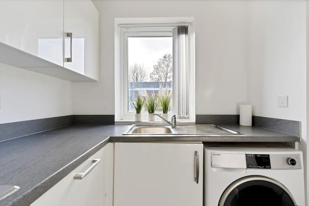 Luxury Birmingham City Centre Townhouse With Free Parking - Sleeps 4 - Perfect For Contractors, Business Travellers, Families And Other Groups - Near Bullring, Newstreet, Selfridges, Nec, Nia & Birmingham Airport Екстер'єр фото