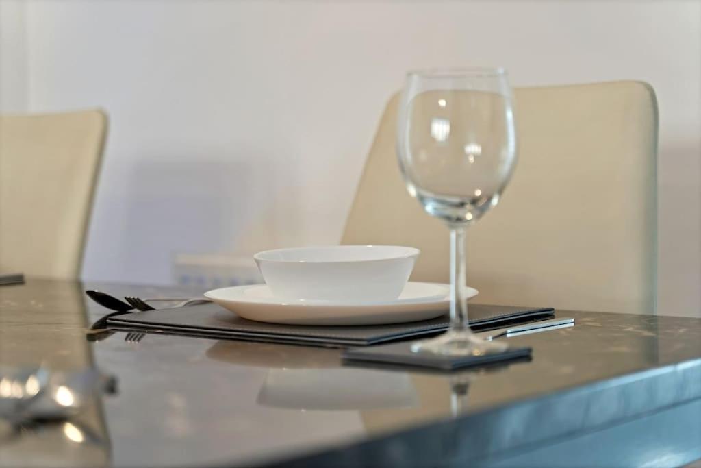 Luxury Birmingham City Centre Townhouse With Free Parking - Sleeps 4 - Perfect For Contractors, Business Travellers, Families And Other Groups - Near Bullring, Newstreet, Selfridges, Nec, Nia & Birmingham Airport Екстер'єр фото