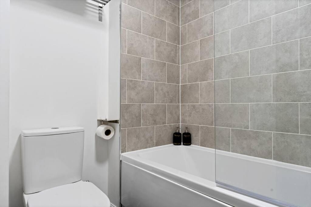 Luxury Birmingham City Centre Townhouse With Free Parking - Sleeps 4 - Perfect For Contractors, Business Travellers, Families And Other Groups - Near Bullring, Newstreet, Selfridges, Nec, Nia & Birmingham Airport Екстер'єр фото