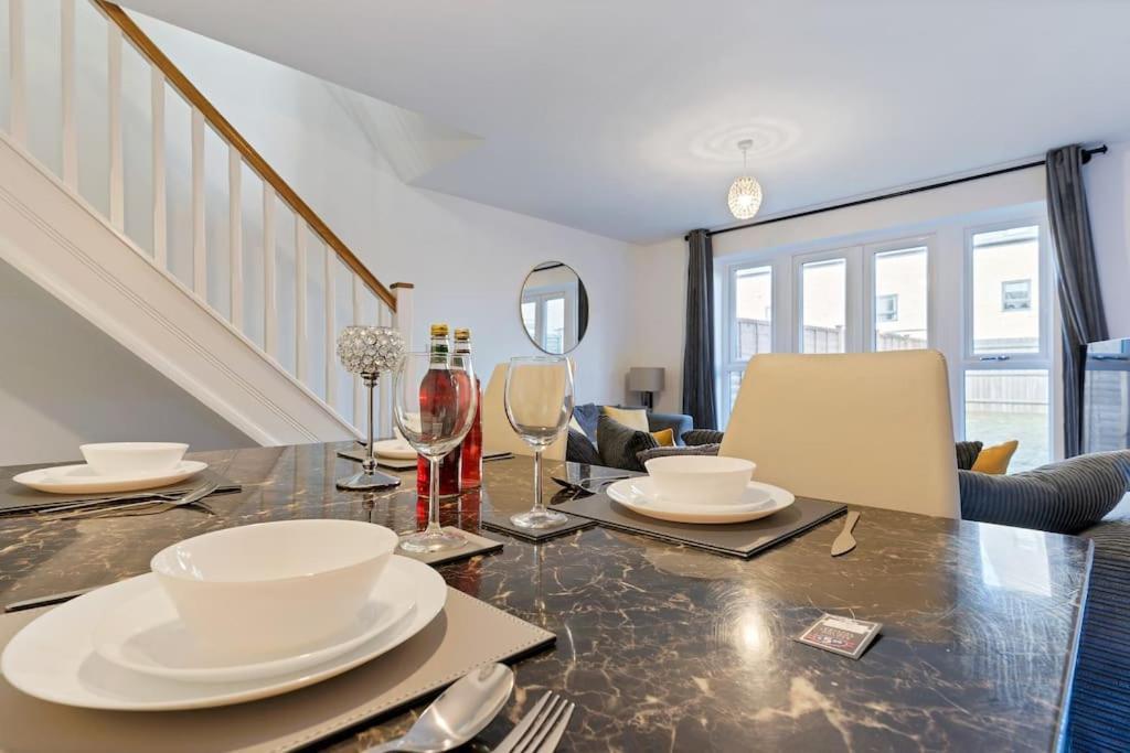 Luxury Birmingham City Centre Townhouse With Free Parking - Sleeps 4 - Perfect For Contractors, Business Travellers, Families And Other Groups - Near Bullring, Newstreet, Selfridges, Nec, Nia & Birmingham Airport Екстер'єр фото